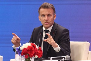 Macron revives ban on social media for under-15s, notifies EU of new bill