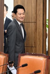 [헤럴드pic] 회읭에 참석하는 장동혁 국민의힘 대표