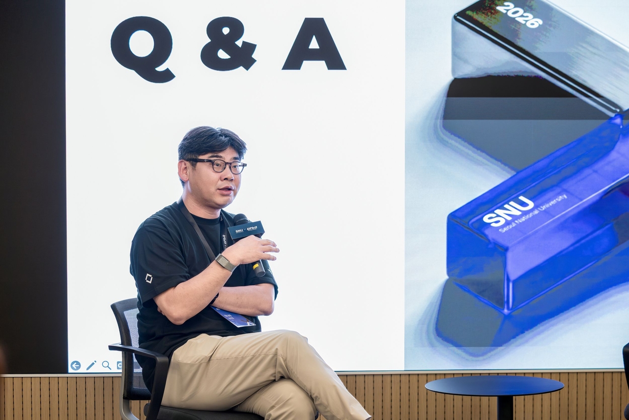 Dunamu Chairman Song Chi-hyung speaks at the SNU x Upbit Startup Studio move-in welcome ceremony. [Dunamu]