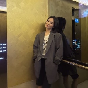 송혜교, 단발로 또 찍은 리즈..따라 하고 싶은 워너비 스타일