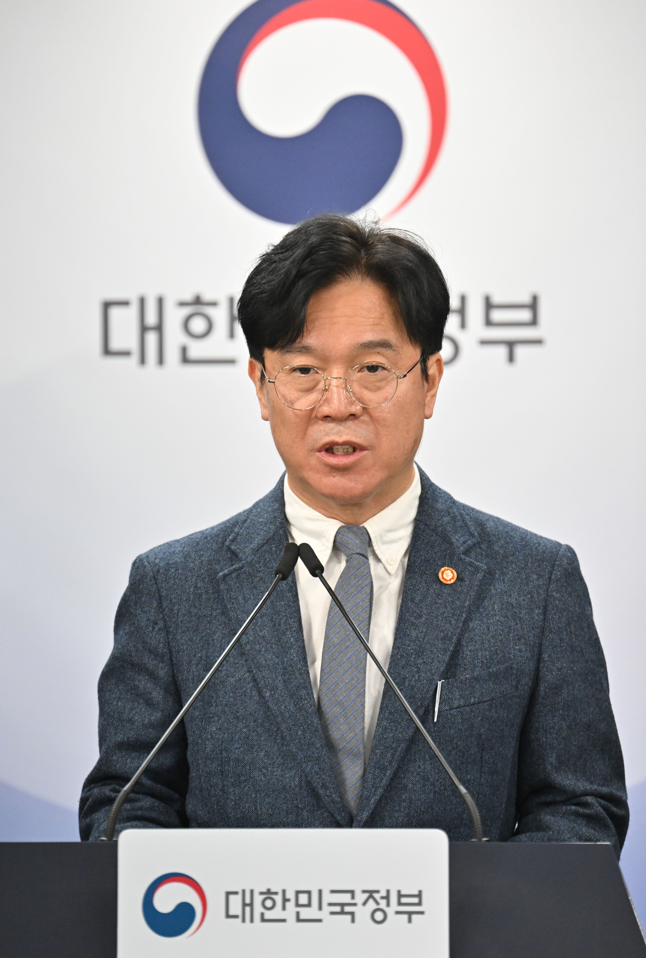 Employment and Labor Minister Kim Young-hoon [The Herald Business DB]
