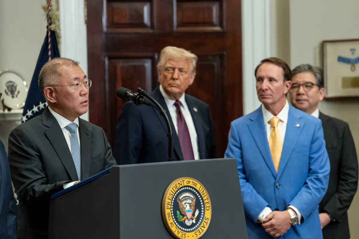 Hyundai Motor Group Executive Chair Chung Euisun (left) delivers remarks as US President Donald Trump (second from left) and Louisiana Gov. Jeff Landry (third from left) stand in the Roosevelt Room at the White House in Washington on March 24, 2005. (White House)