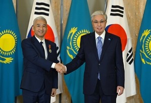 Seoul Cyber University board chairman receives Kazakhstan’s Order of Dostyk