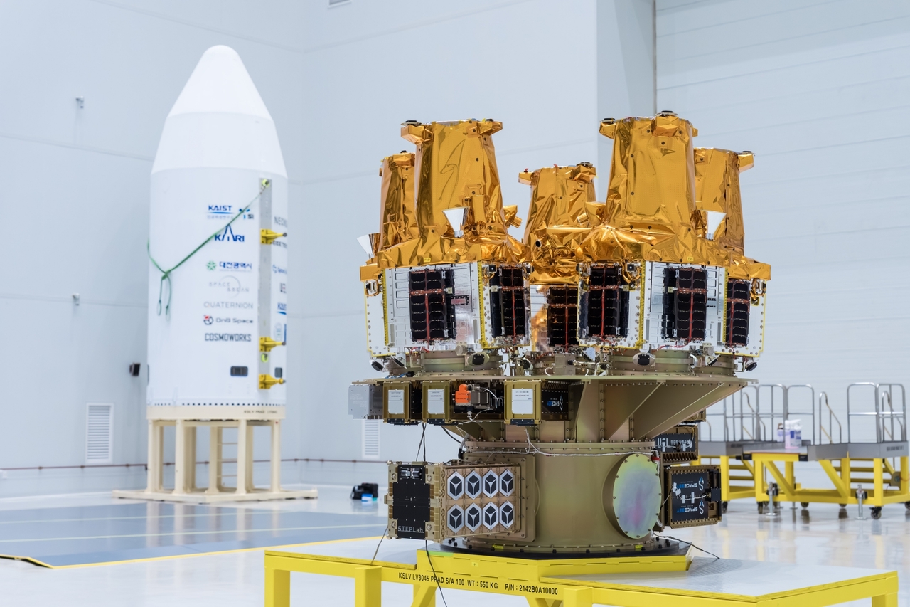 Five Neonsat satellites are mounted on the third stage of the Nuri rocket ahead of its fifth launch. (Korea AeroSpace Administration)