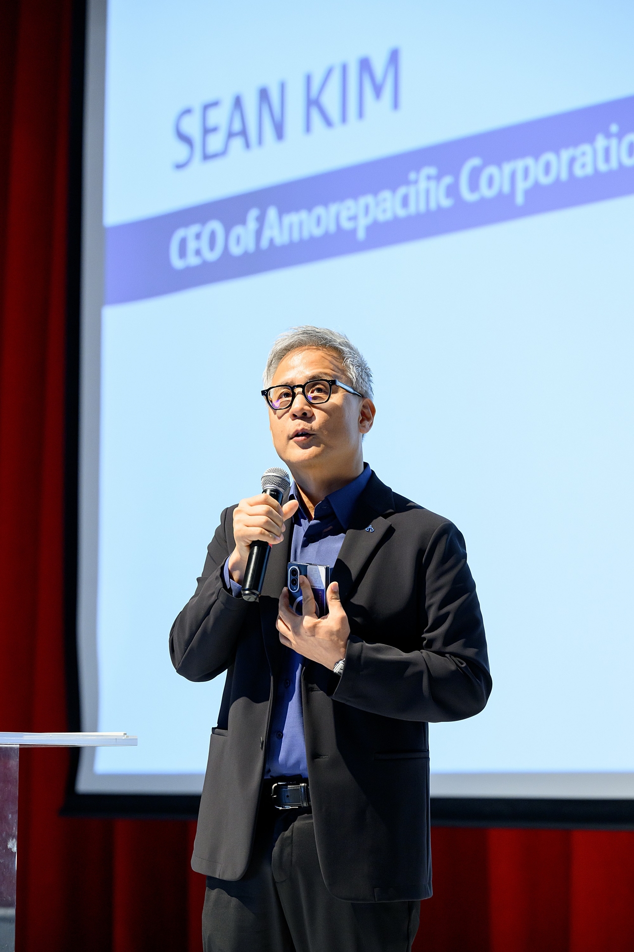 Amorepacific CEO Kim Seung-hwan speaks at the company's 2026 Investor Day at its headquarters in Yongsan, Seoul, on Friday. [Amorepacific]