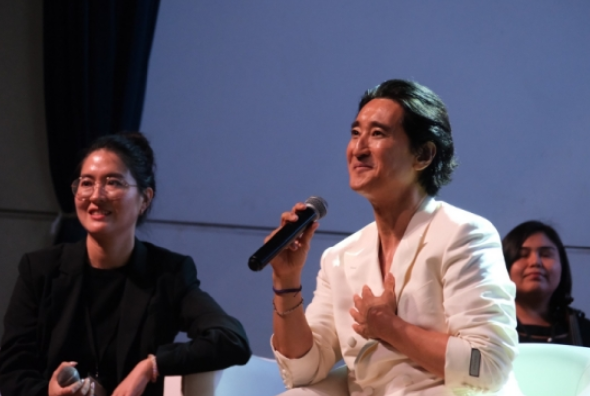 Shin Hyun-joon speaks to fans onstage during a fan meeting at Auditorio Colegio Meliton Carvajal in Lima, Peru, on Sept. 12. (HJ Film)