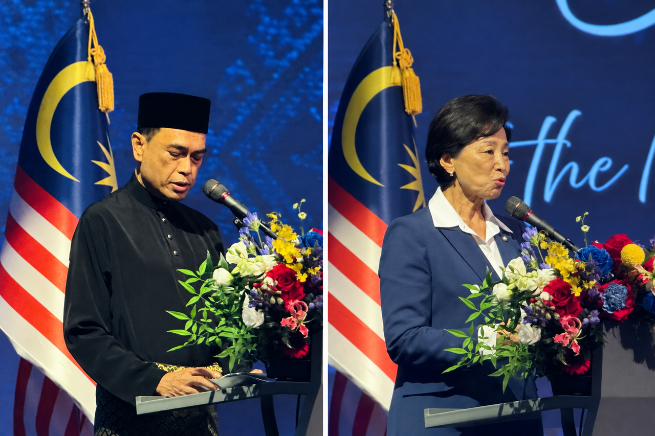Malaysian Ambassador to Korea Mohd Zamruni Khalid (left) and Nam In-soon, deputy speaker of South Korea's National Assembly and president of the Korea-Malaysia Parliamentary Friendship Group, speak during Malaysia's National Day celebrations in Seoul on Monday. (Sanjay Kumar/The Korea Herald)