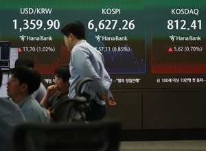 Stocks extend losing streak to 4th session on external uncertainties