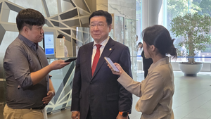 Samsung compliance chief says labor rights must be upheld even between unions