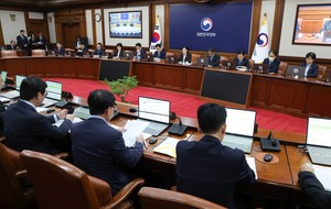 Prime Minister Han Seong-sook chairs Cabinet meeting