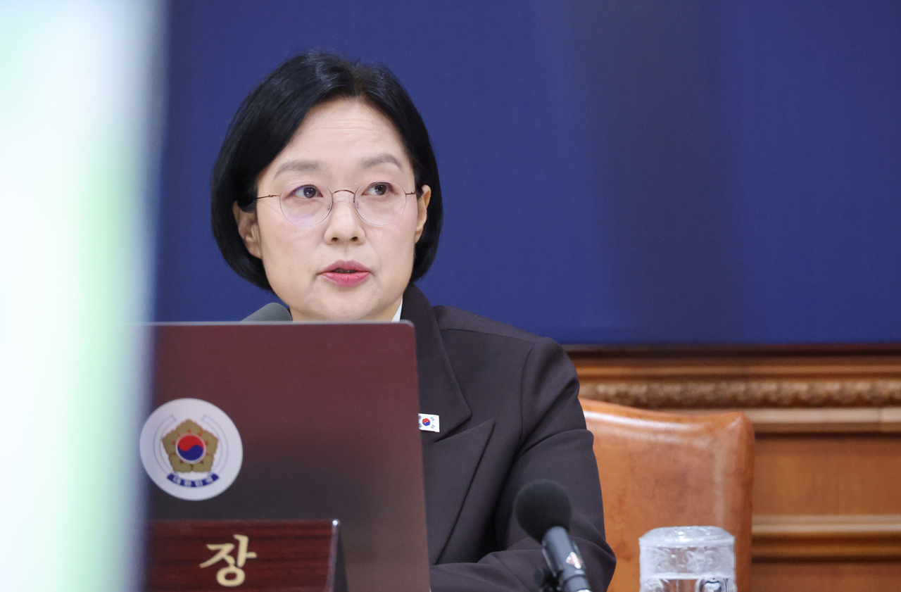 Prime Minister Han Seong-sook speaks during a Cabinet meeting at the government complex in Seoul on Tuesday. (Yonhap)