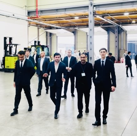Uzbekistan's Deputy Minister of Investment, Industry and Trade Shokhrukh Gulyamov (first from right) visits a newly inaugurated bonded warehouse in Incheon on Saturday. (Uzbek Embassy in Seoul)