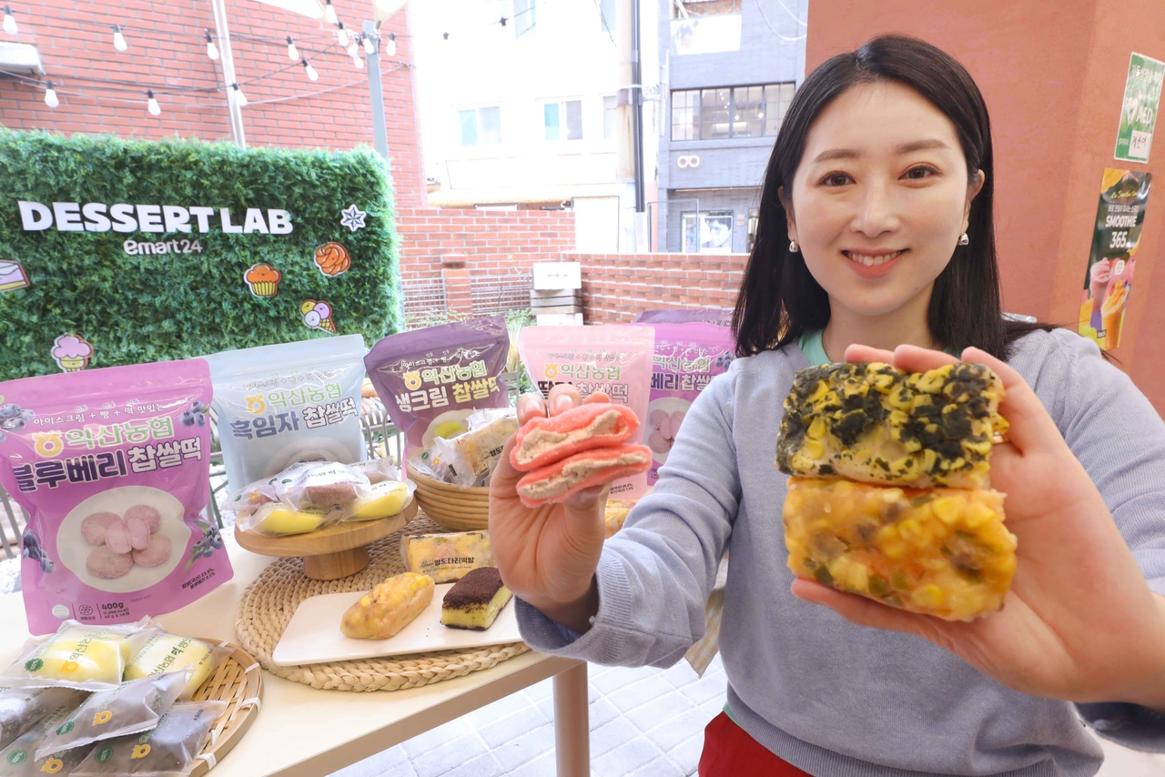 E-mart 24 will offer a limited run of products from well-known rice cake shops starting Thursday. [E-mart 24]