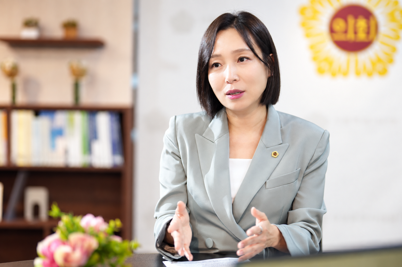 Choi Won-sun, vice chair of the Seoul Metropolitan Council's Culture, Sports and Tourism Committee, speaks during an interview at the council's member office building on Monday.