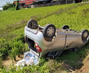 90세 최고령 운전자 몰던 승용차 벼논 추락