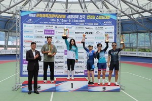 81-year-old skater shines at 16th Minister of Culture Cup inline speed skating competition