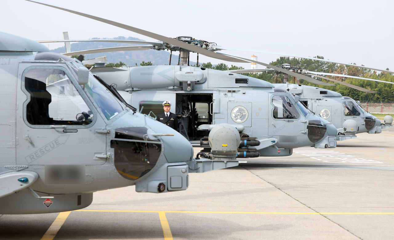 This photo shows MH-60R Seahawk helicopters displayed at the Naval Air Command in Changwon, about 380 kilometers southeast of Seoul, on April 1. (Yonhap)
