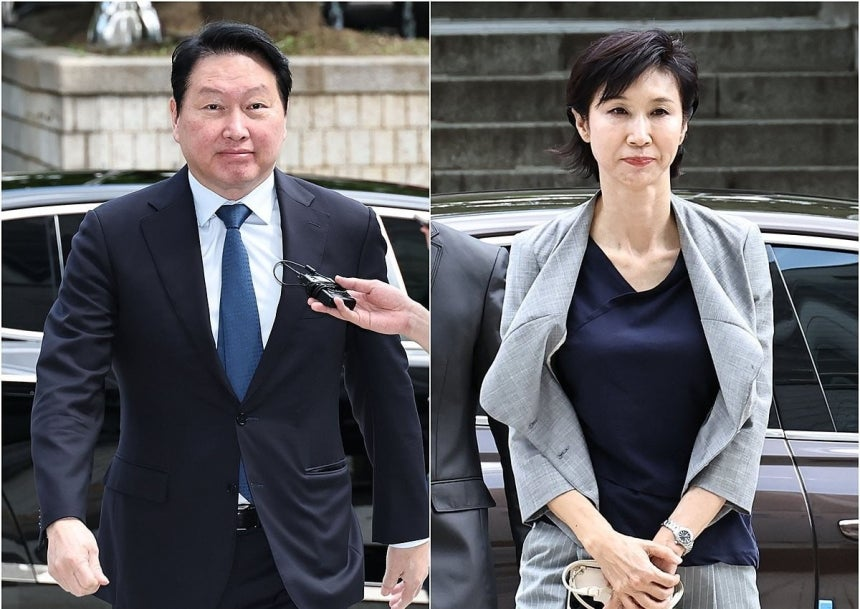 SK Group Chairman Chey Tae-won (left) and his ex-wife Roh Soh-young (Yonhap)