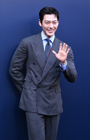 [포토] 김우빈 ‘끝내주는 슈트빨’