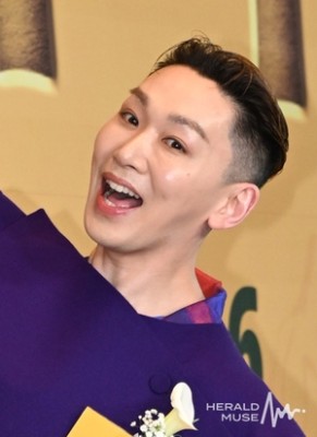 [뮤즈이슈]“더 유명한 연예인 찾아” 김호영, 옥주현과 갈등 그후‥지인 손절 언급