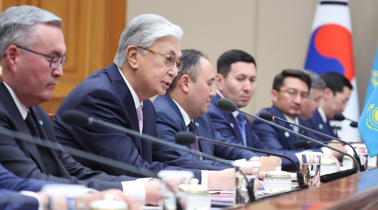 Kazakh President Kassym-Jomart Tokayev speaks during an expanded summit with President Lee Jae Myung at Cheong Wa Dae in Seoul on Tuesday. (Yonhap)