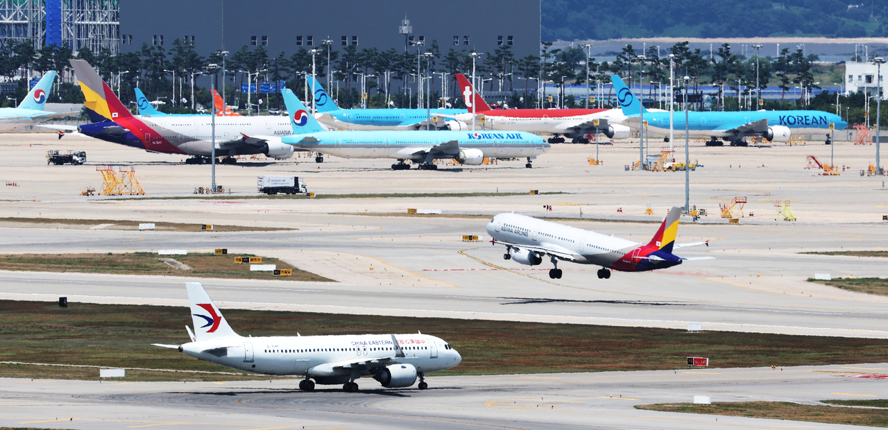 지난달 인천공항 계류장 모습. [연합]