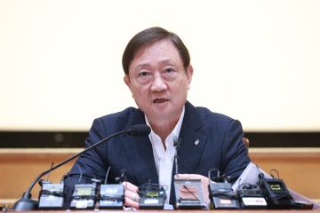 이찬진 금융감독원장은 15일 열린 금감원 임원회의에서 금융지주 자회사 최고경영자(CEO) 승계절차가 미흡하다고 지적했다.   [금융감독원 제공]