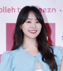 Song Ji-eun tears up on TV, says she hopes to 'leave a footprint' in others' lives