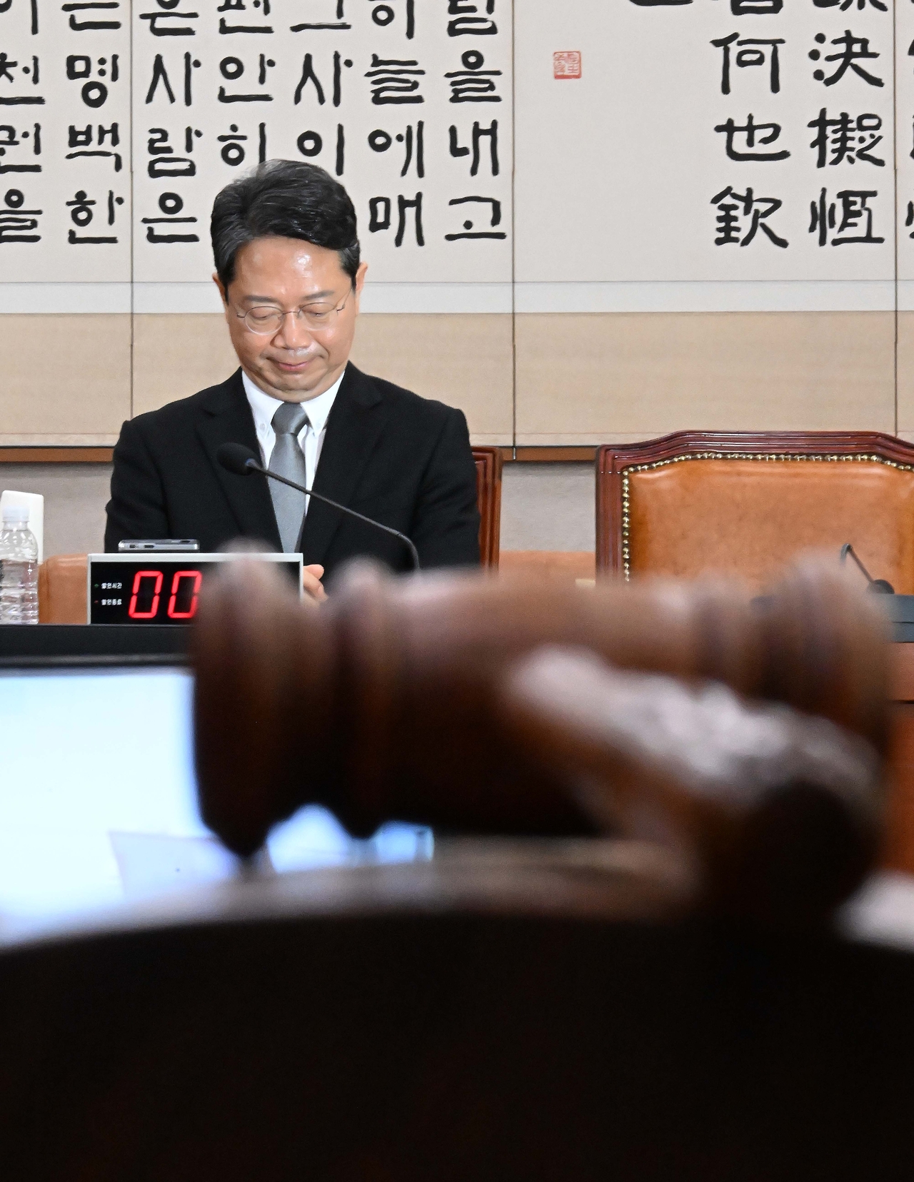 김승원 법무부 장관 후보자가 15일 오전 서울 여의도 국회 법제사법위원회에서 열린 인사청문회에 참석해 자리에 앉아 있다.  이상섭 기자