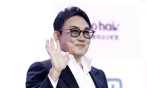 이승철, 할아버지 됐다…“내 손주 웰컴이다” 큰딸 출산에 감격