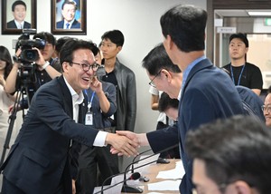 Kim Min-seok signals push to ease floor-group threshold in bid to unite progressive bloc