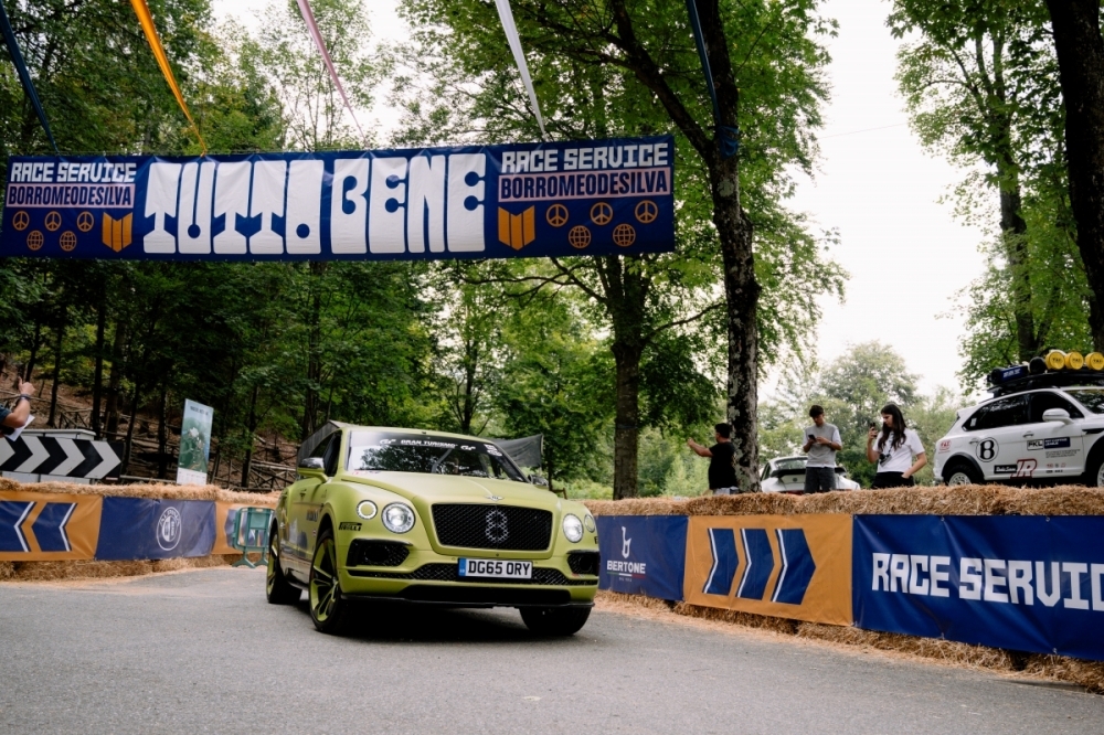 The Pikes Peak Bentayga runs the hillclimb course. [Bentley Motors]