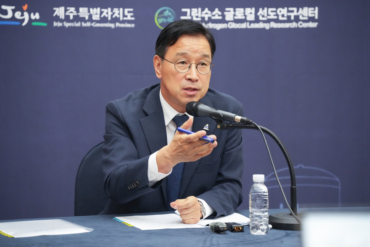 Jeju Gov. Wi Seong-gon answers questions during a media pool interview at ICC Jeju on Tuesday. (Jeju Self-Governing Provincial Government)