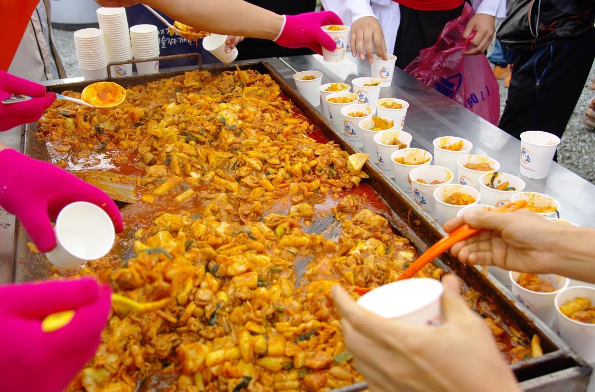 지난해 춘천막국수닭갈비 축제 모습