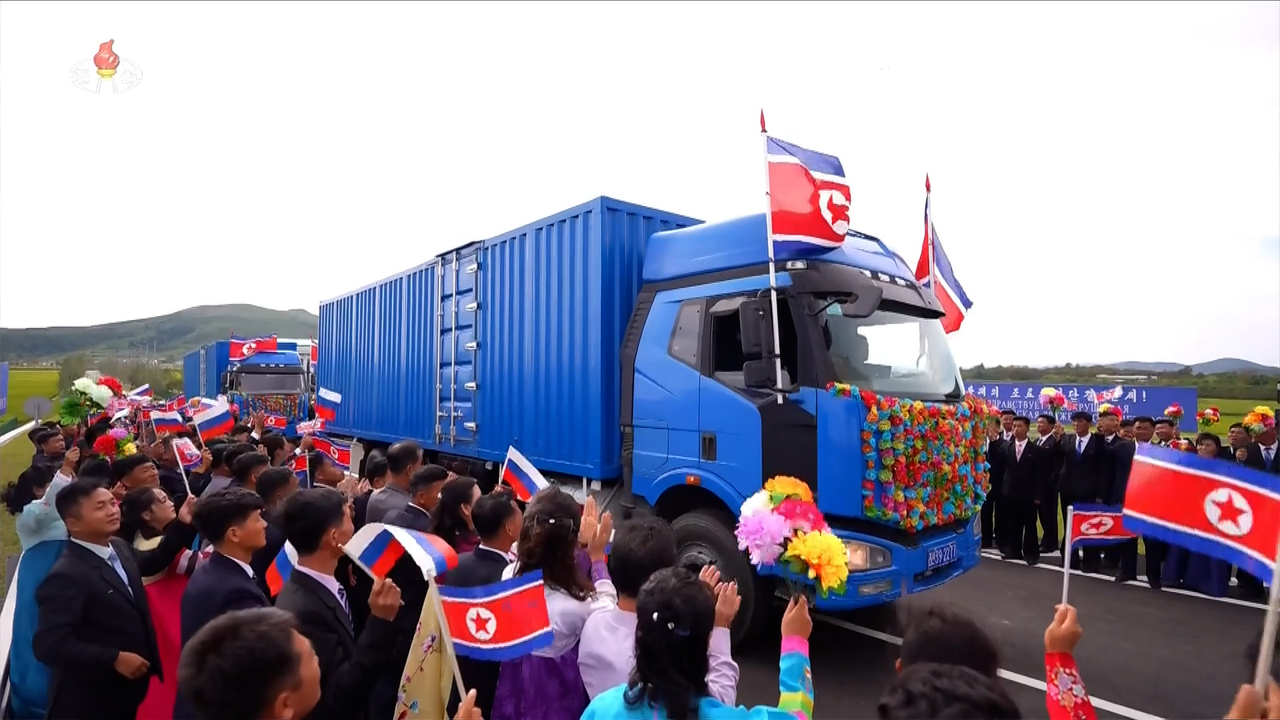 North Korea’s state-run Korean Central Television reported on Sept. 8 that an inauguration ceremony for the Tumen River road bridge, named after Soviet Red Army officer Yakov Novichenko, linking North Korea’s Rason with Russia’s Khasan, was held on Sept. 7. (KCTV-Yonhap)