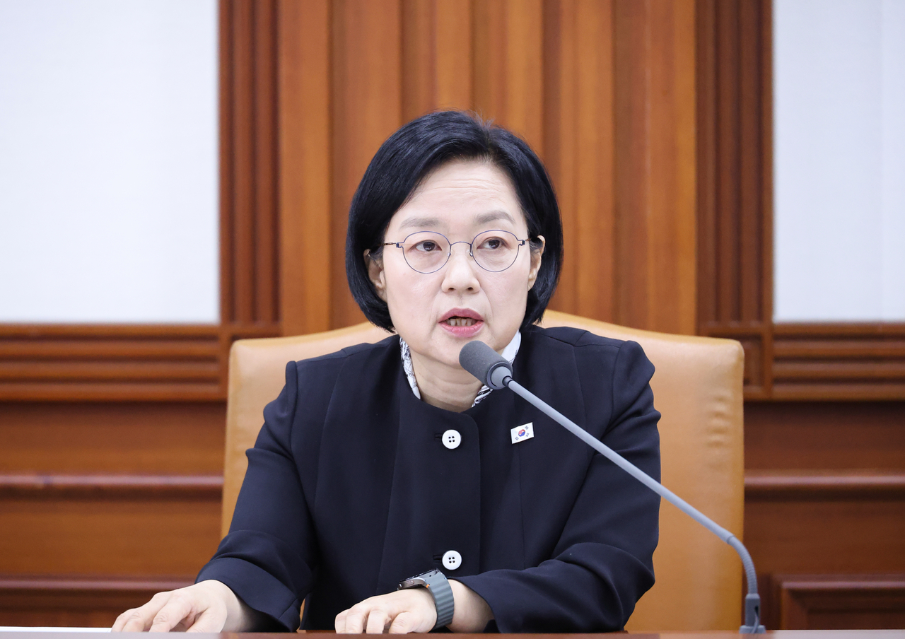 Prime Minister Han Seong-sook speaks during a government policy coordination meeting at the government complex in Seoul on Wednesday. (Yonhap)