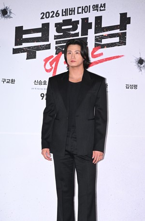 [포토] 신승호 ‘블랙 슈트가 잘 어울리네’