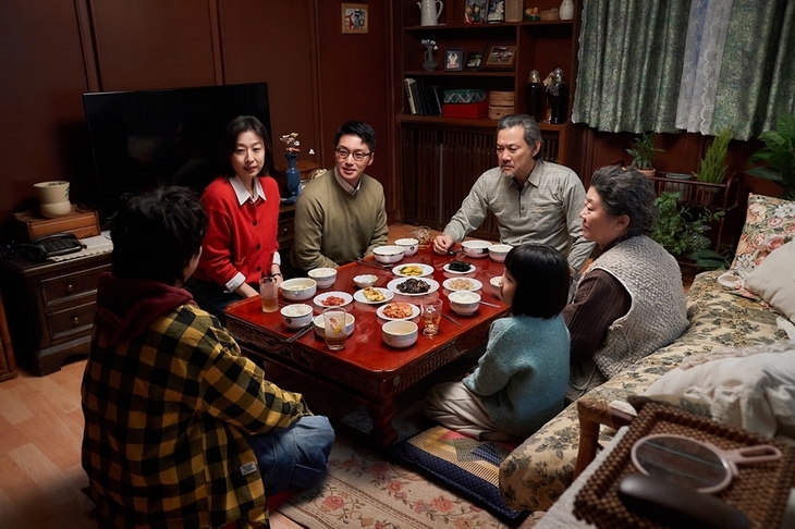 "My Father's Table," starring Byun Yo-han (third from left) (Lotte Cinema)