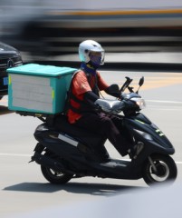 노사발전재단, 배달·택배노동자 가을철 안전 캠페인