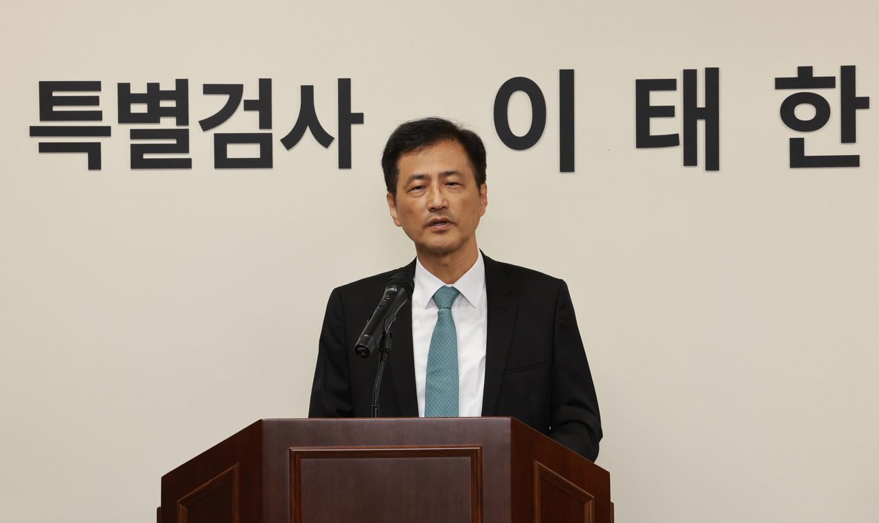 6·3 지방선거 투표용지 부족 사태 등을 수사하는 이태한 선거관리위원회 특별검사가 7일 오전 서울 서초구 특검 사무실 브리핑실에서 향후 활동 계획을 설명하고 있다. 윤창빈 기자