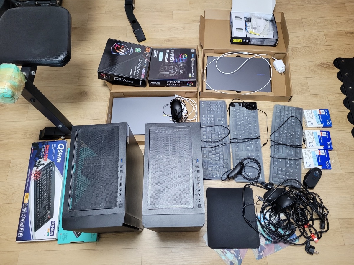 Electronic devices used by the suspect to purchase concert and sports event tickets between September 2018 and April 2026 (Gyeonggi Bukbu Provincial Police Agency)