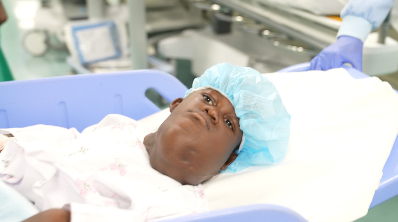 Thandolubanduzi is wheeled into the operating room on a hospital bed. [Provided by Severance Hospital]