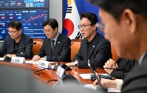 Kim Min-seok speaks at Democratic Party media task force meeting