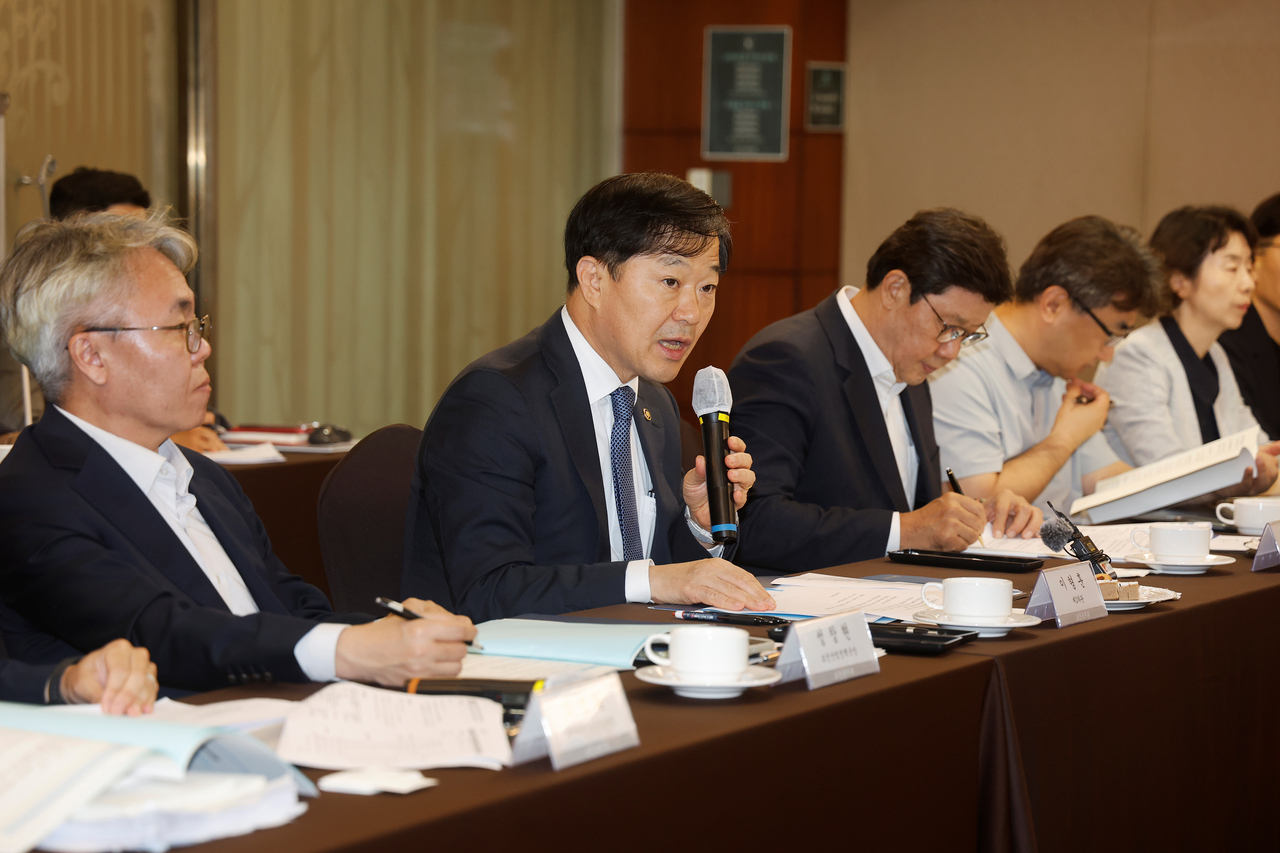 Second Vice Minister of Health and Welfare Lee Hyung-hoon speaks at the first meeting of the Pharmaceutical Industry Innovation Public-Private Consultative Body, held at the Coreana Hotel in Jung-gu, Seoul, on Sept. 2.