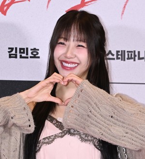 [포토] 지지원 ‘미소 짓게 만드는 하트’