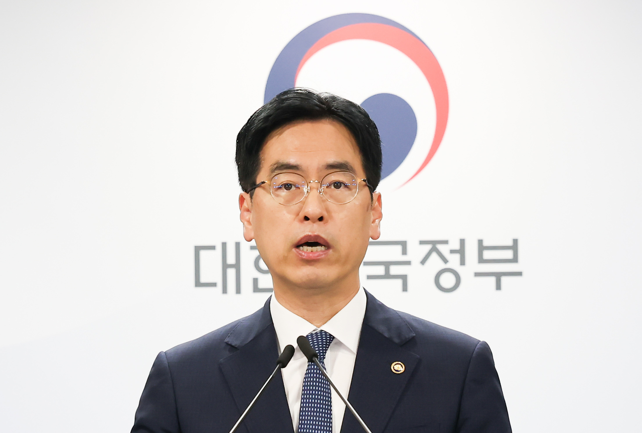김민재 행정안전부 차관이 17일 오전 서울 종로구 정부서울청사에서 김지용 초대 중수청장 후보자 관련 브리핑을 하고 있다. 윤창빈 기자