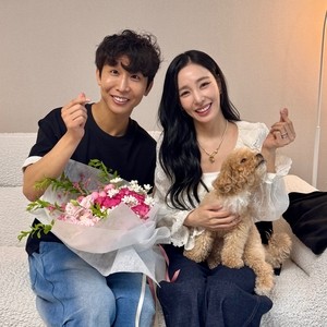 [뮤즈★]티파니, 시각장애인 원샷한솔 만나자마자 팔꿈치 내밀었다..♥변요한 반할 수밖에