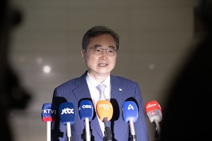 Foreign Minister Cho Hyun departs for Washington ahead of talks with Rubio