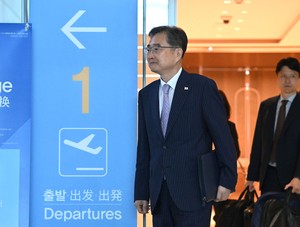 Foreign Minister Cho Hyun departs for Washington for talks with Rubio