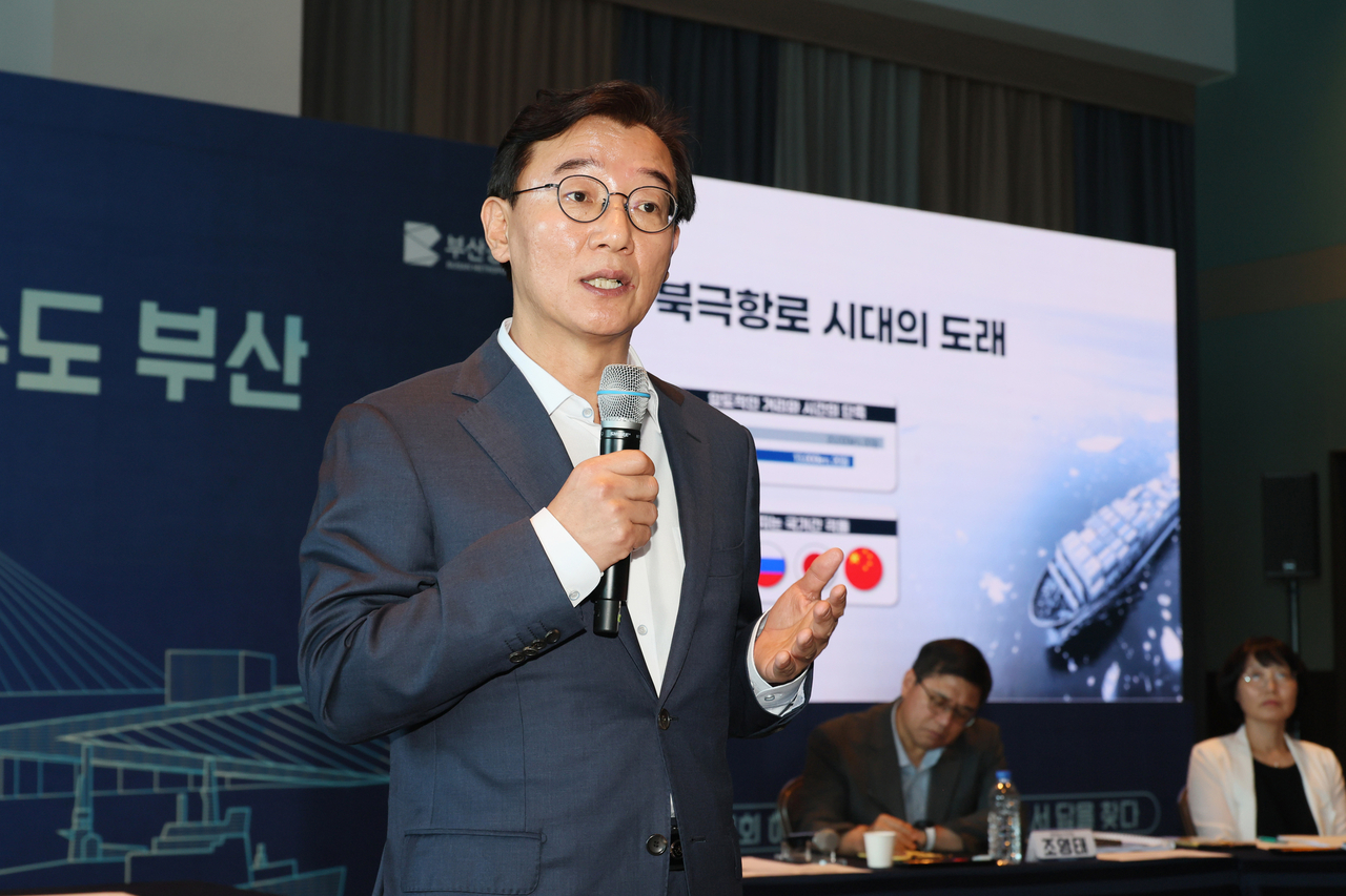 전재수 부산시장이 지난 14일 부산 동구 아스티호텔에서 열린 타운홀미팅에서 발언하고 있다. [부산시 제공]